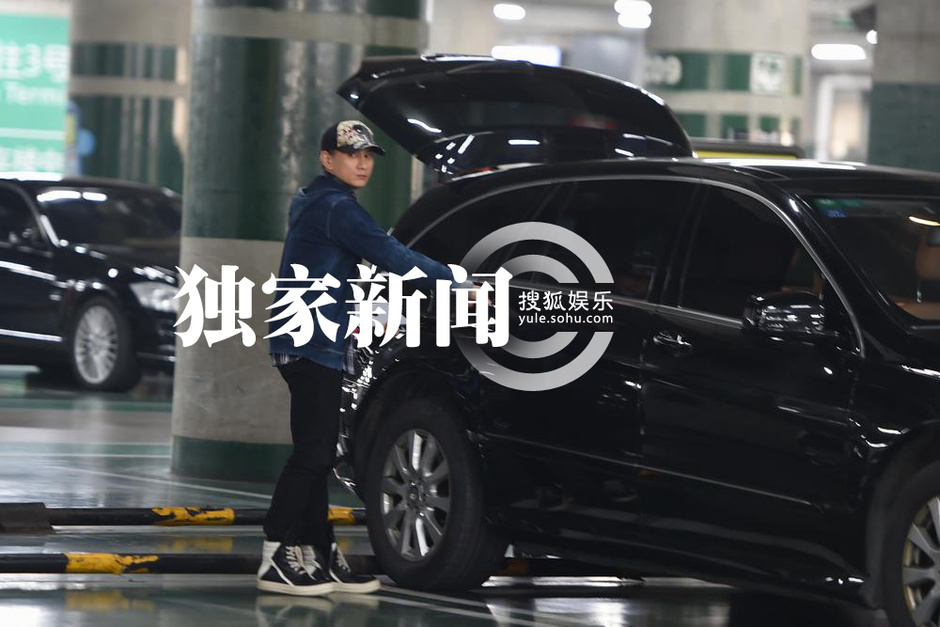 吴奇隆刘诗诗恩爱返京 忙工作分别离开