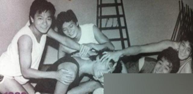 这样的照片已罕见 明星珍贵合照成绝版