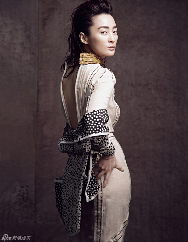 蒋勤勤突破大片裸妆出镜 一改清纯秀性感