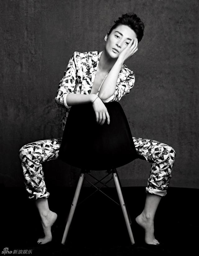 蒋勤勤突破大片裸妆出镜 一改清纯秀性感