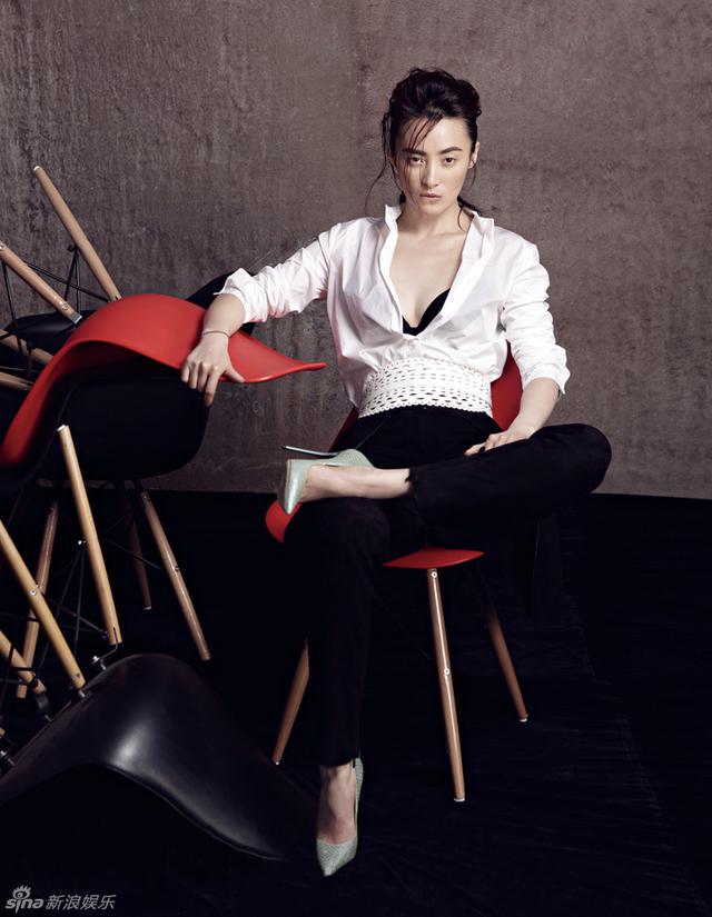 蒋勤勤突破大片裸妆出镜 一改清纯秀性感