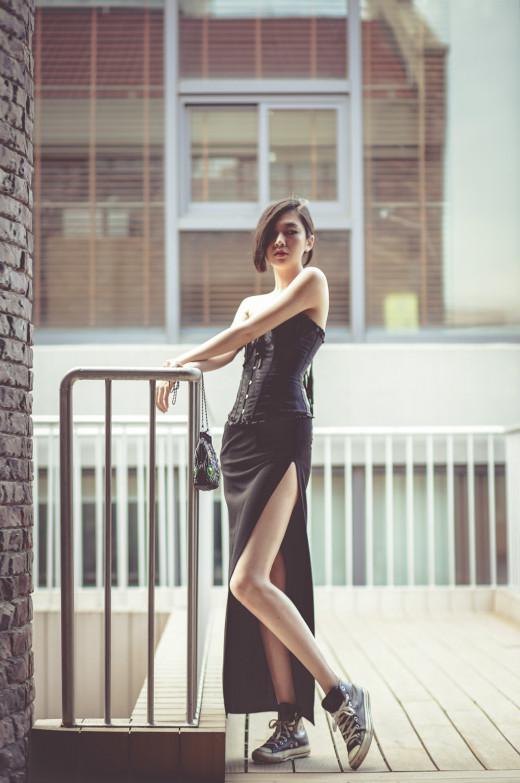 美不美看大腿 baby李冰冰开衩裙秀美腿性感逼人