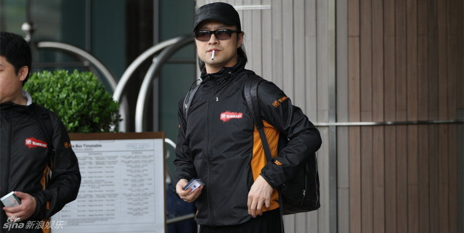 最严禁烟令实施 盘点明星销魂吸烟照