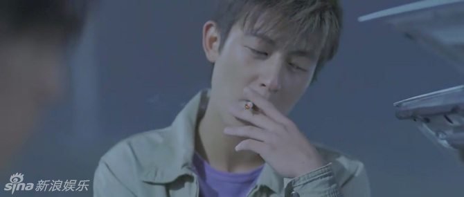 最严禁烟令实施 盘点明星销魂吸烟照