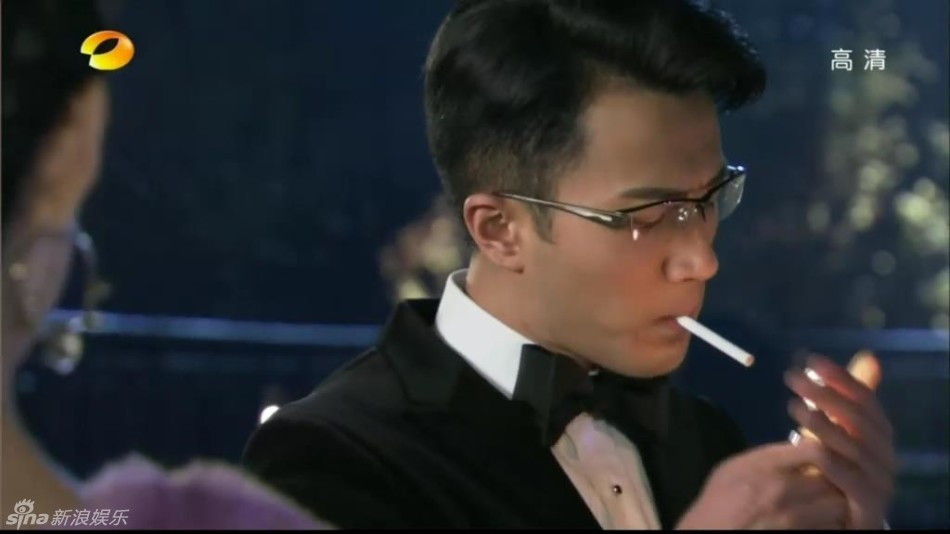 最严禁烟令实施 盘点明星销魂吸烟照