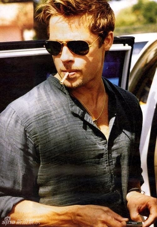 最严禁烟令实施 盘点明星销魂吸烟照