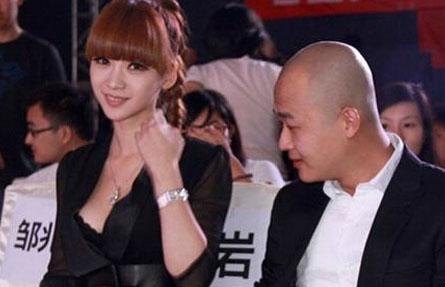 有一种男人的视线叫做柳岩在身边 有一种男人的视线叫做柳岩在身边