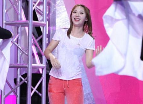 有一种男人的视线叫做柳岩在身边 有一种男人的视线叫做柳岩在身边