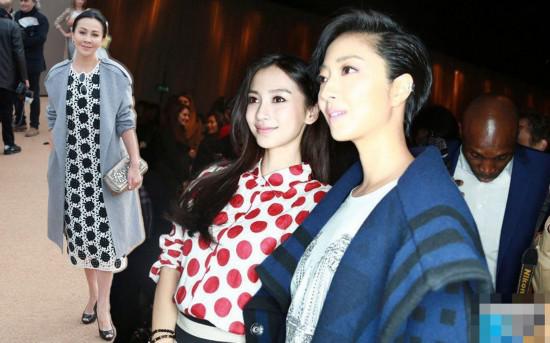 女神合影必有一丑