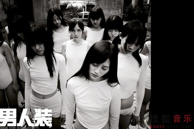 SNH48登《男人装》封面 尽显清纯气息 SNH48登《男人装》封面 尽显清纯气息