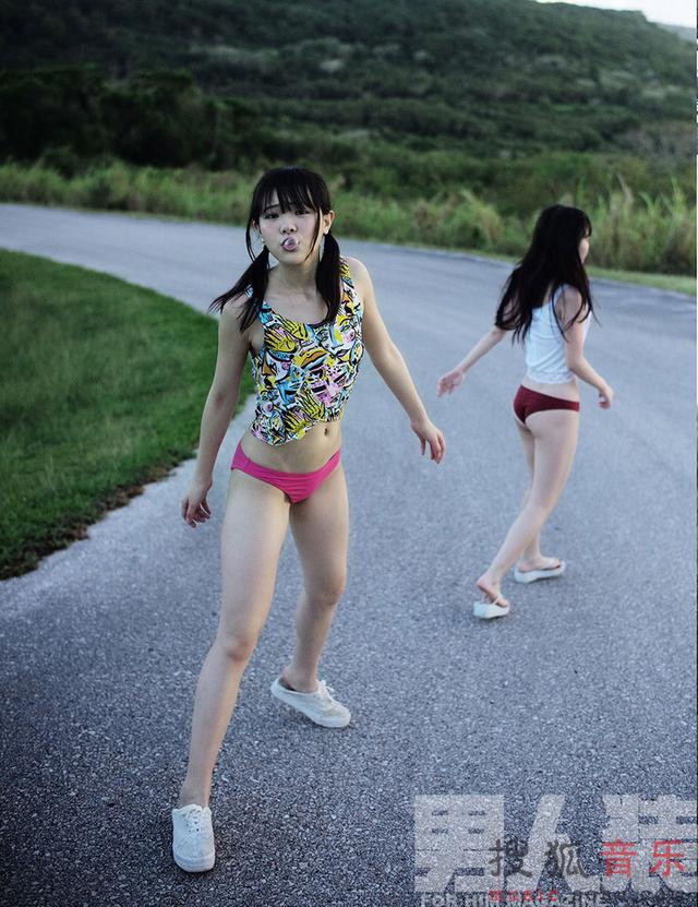 SNH48登《男人装》封面 尽显清纯气息 SNH48登《男人装》封面 尽显清纯气息