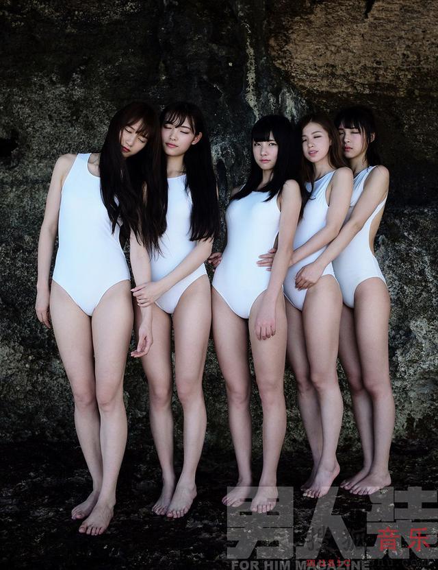 SNH48登《男人装》封面 尽显清纯气息 SNH48登《男人装》封面 尽显清纯气息