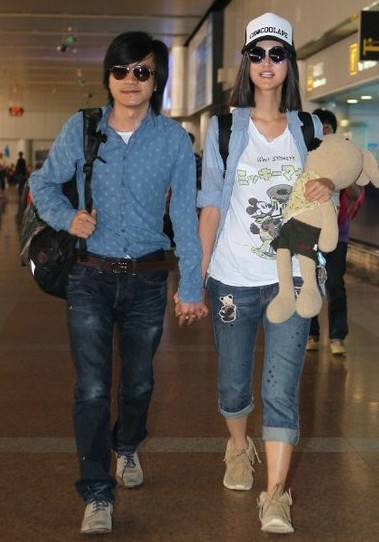 看明星情侣怎样公开恋情