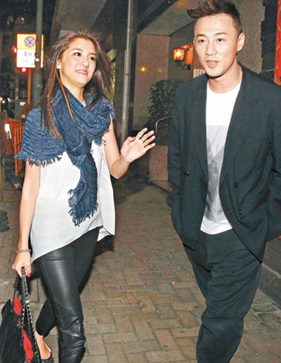 看明星情侣怎样公开恋情