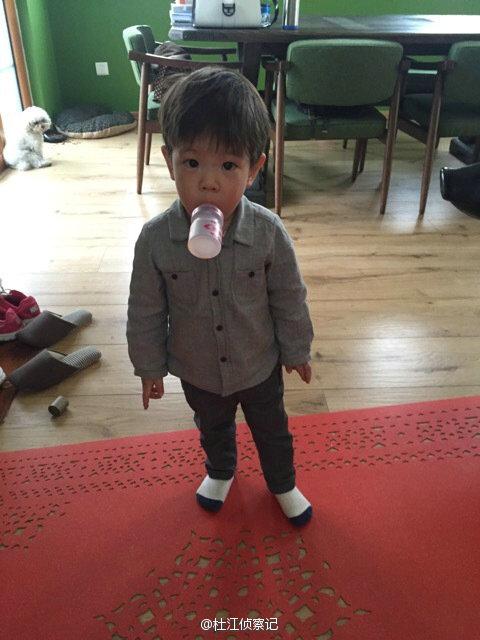 萌一脸血!图揭嗯哼大王各色吃相:娇羞舔糖 狰狞啃生菜