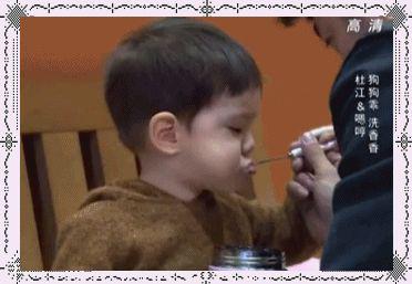 萌一脸血!图揭嗯哼大王魔性吃相:娇羞舔糖 狰狞啃生菜