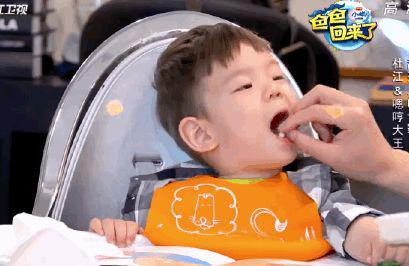 萌一脸血!图揭嗯哼大王魔性吃相:娇羞舔糖 狰狞啃生菜