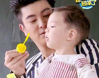 萌一脸血!图揭嗯哼大王魔性吃相:娇羞舔糖 狰狞啃生菜