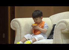 萌一脸血！图揭嗯哼大王魔性吃相：娇羞舔糖 狰狞啃生菜