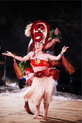 唐嫣柳岩塞班岛度假 跑男变身原住民热情狂舞