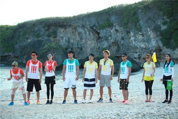 唐嫣柳岩塞班岛度假 跑男变身原住民热情狂舞