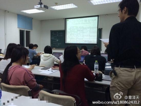 人生赢家 章泽天清华生涯：毕业就当刘太