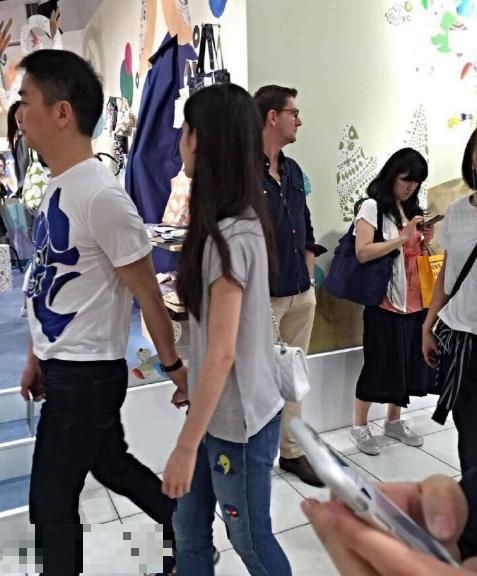人生赢家 章泽天清华生涯：毕业就当刘太