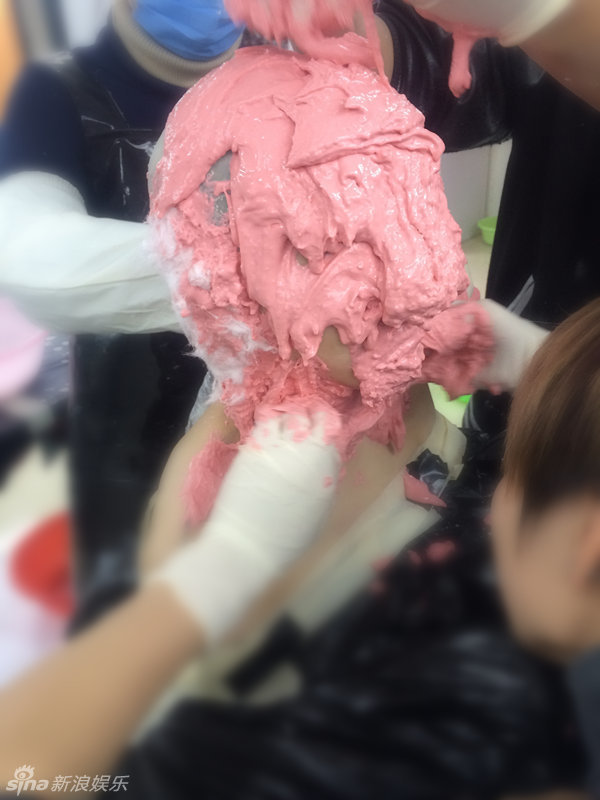 唐嫣曝光胖妞照 倒模花絮秒变木乃伊