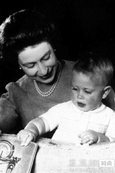 乔治王子迎两周岁生日 回顾14位英国王室婴儿照 乔治王子迎两周岁生日 回顾14位英国王室婴儿照