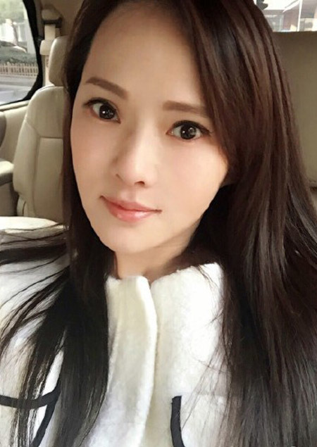 逆生长女星年逾40一枝花 卖萌扮娇赛少女