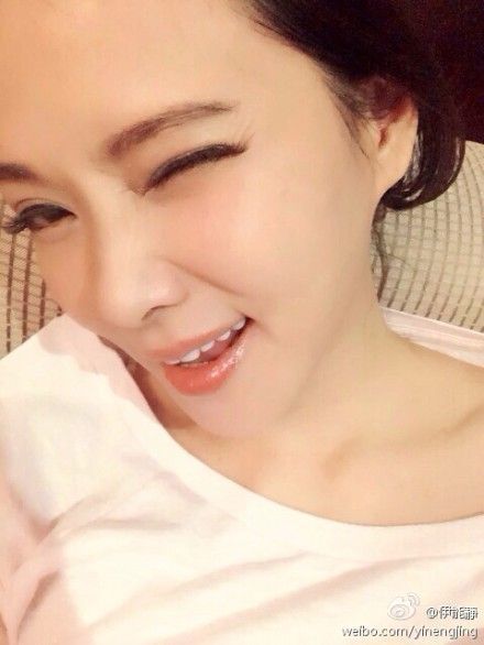 逆生长女星年逾40一枝花 卖萌扮娇赛少女
