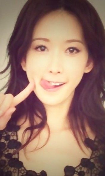 逆生长女星年逾40一枝花 卖萌扮娇赛少女