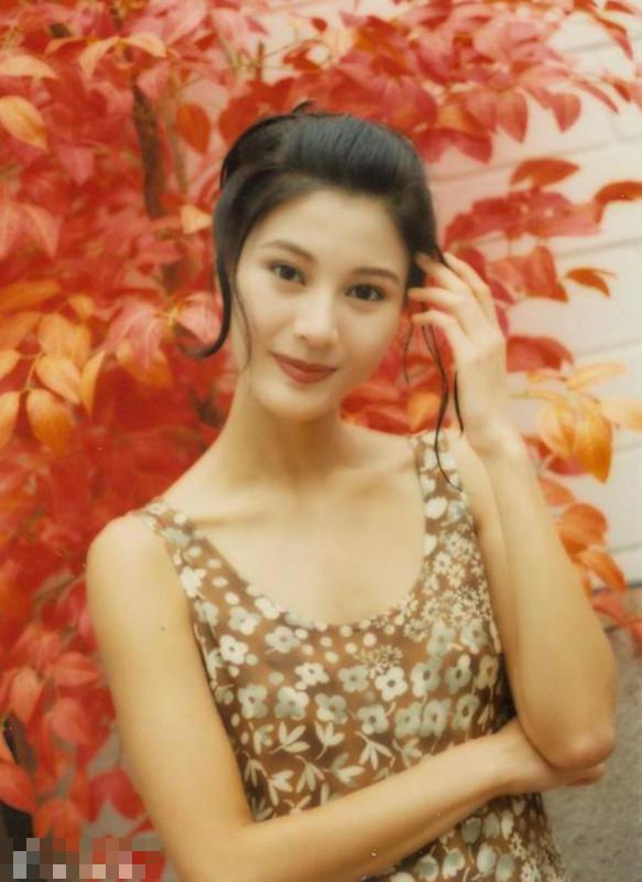 45岁李嘉欣罕见旧照 揭最美港姐20年容貌变迁