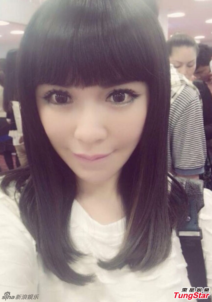 组图：惊呆了！50岁逆龄辣妈似90后 赞陶喆亲和