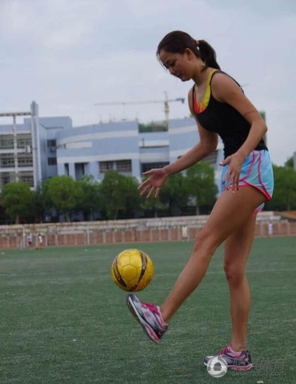 花游长腿美女大秀比基尼私照 青春靓丽