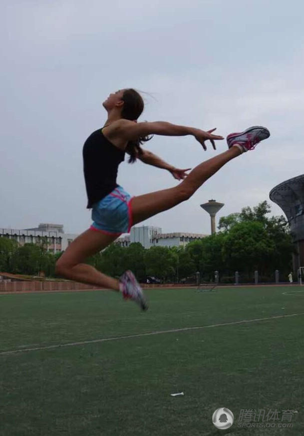 花游长腿美女大秀比基尼私照 青春靓丽