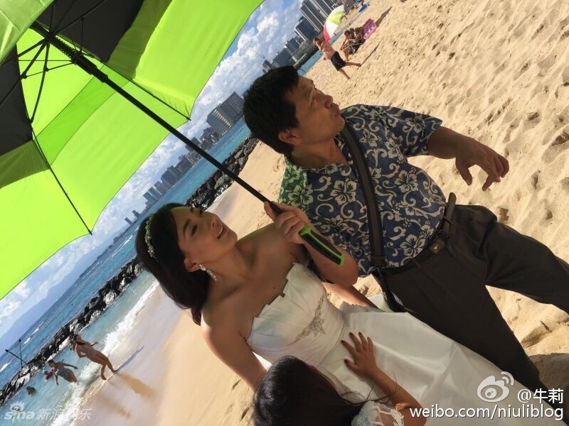 牛莉七夕美国补拍婚照夫妻爱意浓 