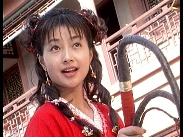很多人都想起《绝代双骄》里李绮红饰演的小辣椒,还有港版《神雕