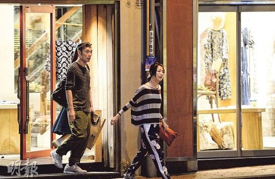 郑秀文许志安夫妻档逛潮店