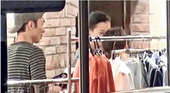 郑秀文许志安夫妻档逛潮店