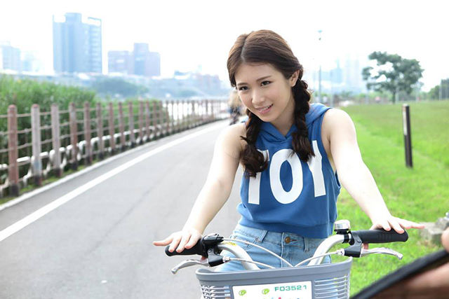 台湾话题女王鸡排妹郑佳甄又出新写真