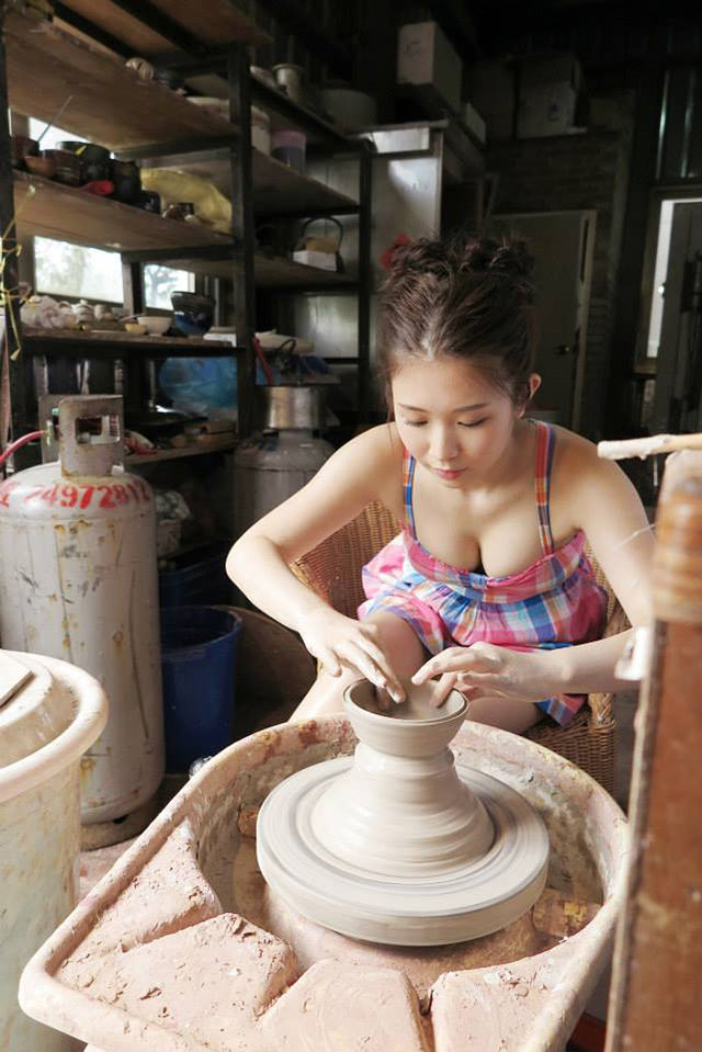 台湾话题女王鸡排妹郑佳甄又出新写真