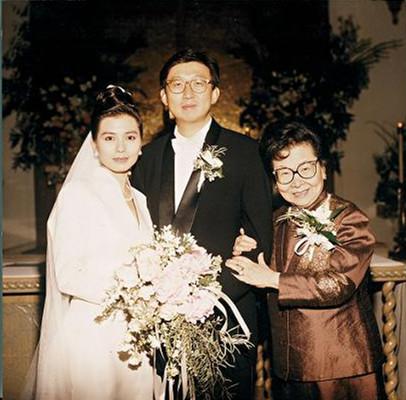 揭娱乐圈为爱痴狂女星 安雯贱卖房产替夫还债 揭娱乐圈为爱痴狂女星 安雯贱卖房产替夫还债