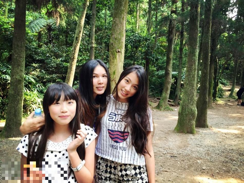 游鸿明16岁校花女儿登杂志 颜值超父亲百倍