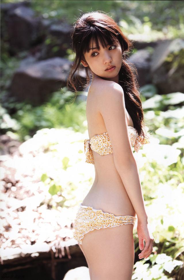 日本“痣美人”清新写真 性感娇美惹人爱