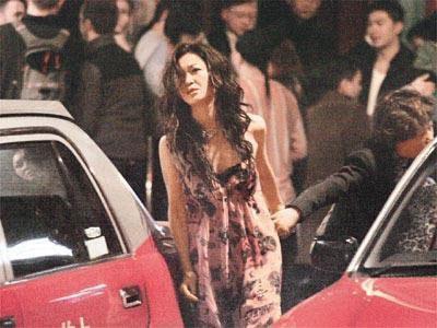 娱乐圈“血案”真相 李依晓被狗咬险毁容 娱乐圈“血案”真相 李依晓被狗咬险毁容