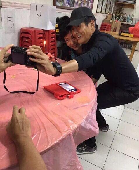 裸泳制服诱惑送超跑！明星庆生搏出位霸头条