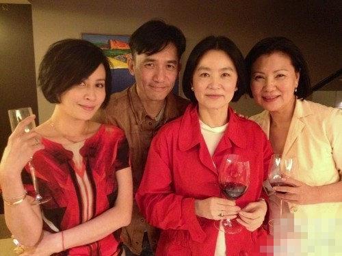 裸泳制服诱惑送超跑！明星庆生搏出位霸头条