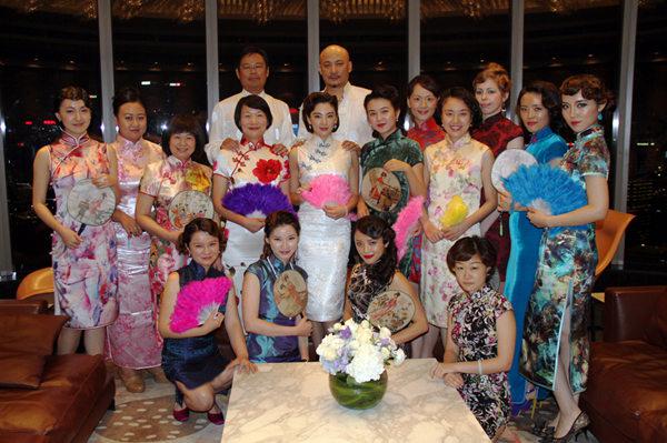 裸泳制服诱惑送超跑！明星庆生搏出位霸头条