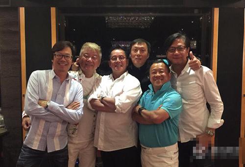 裸泳制服诱惑送超跑！明星庆生搏出位霸头条